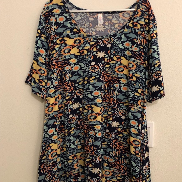 LuLaRoe Tops - Lularoe Perfect Tee